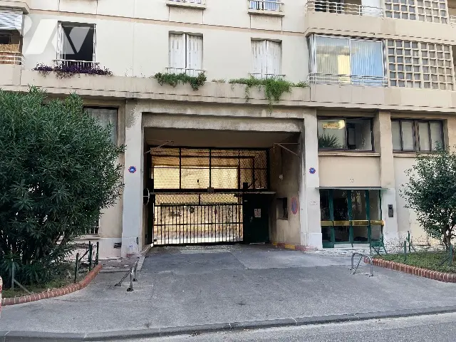 Garage / Parking à Marseille 5e Arrondissement