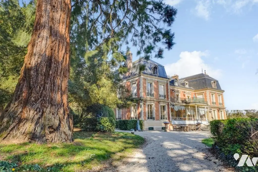 Photo du bien : Maison 747 m² à Dourdan (91) – vente chez le notaire le 2 décembre 2026